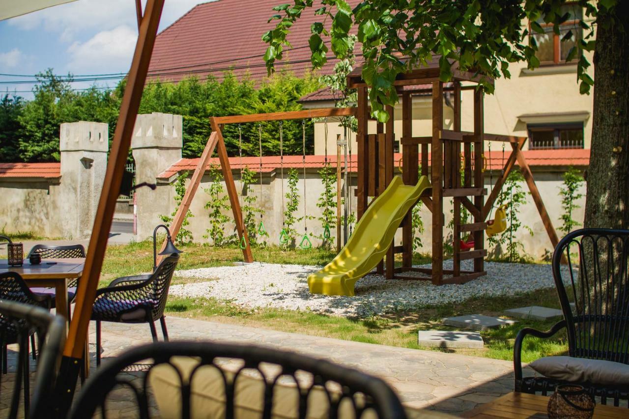 Penzion Kuria Nové Mesto nad Váhom Dış mekan fotoğraf